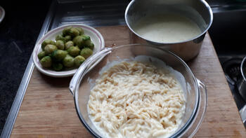 Gegratineerde spruitjes met kaassaus en pasta 4