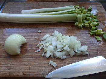 Koude Vichyssoisesoep met asperges en gerookte forel 3