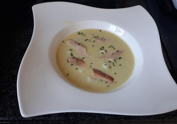 Koude Vichyssoisesoep met asperges en gerookte forel 7