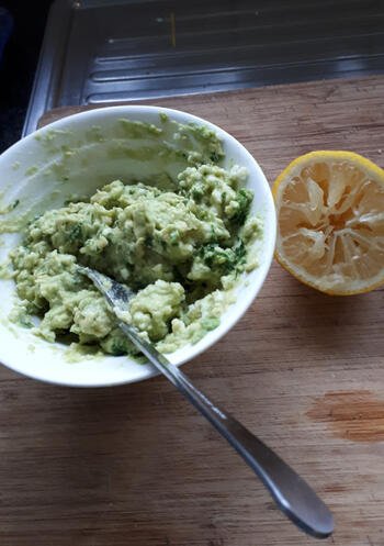 Linguine met avocado en scampi of garnaalstaarten 5