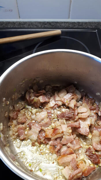 Maaltijdsoep: pittige pastasoep met spekjes, paprika en witte bonen 4