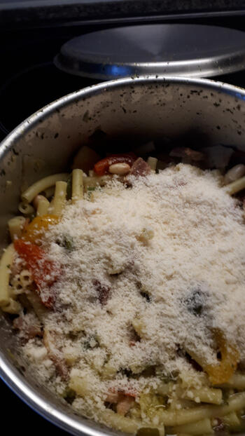 Maaltijdsoep: pittige pastasoep met spekjes, paprika en witte bonen 7