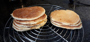 Met chocoladesaus gevulde wafeltjes 7