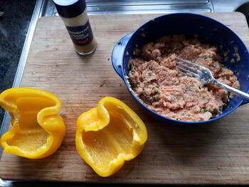 Met gehakt gevulde paprika en rijst met groentjes 2