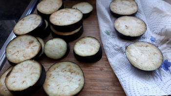 Ovenschotel met aubergines, mozzarella en tomatensaus 4