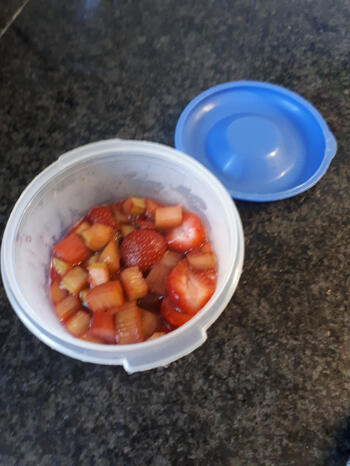 Panna cotta met rabarber en aardbeien 3
