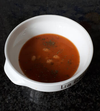 Snelle soep van tomaten en witte bonen 3