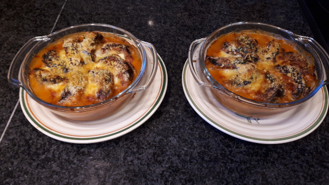 Ovenschotel met aubergines, mozzarella en tomatensaus 1