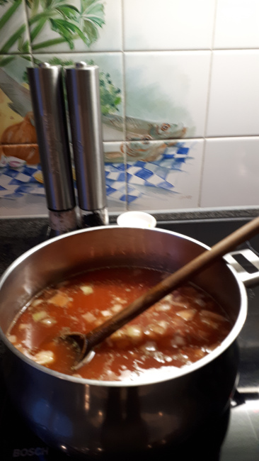 Snelle soep van tomaten en witte bonen 1
