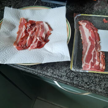 Burgerbroodje met ontbijtspek en ei 4