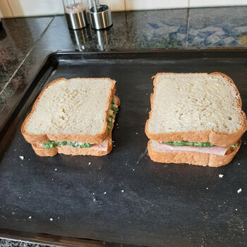 Croque met spinazie, kaas en ham (facultatief) 6