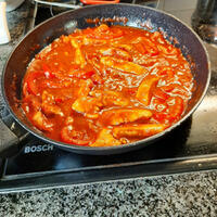 Hongaarse lecso          Stoofschotel met uien, paprika, tomaten en kalkoenfilet 7