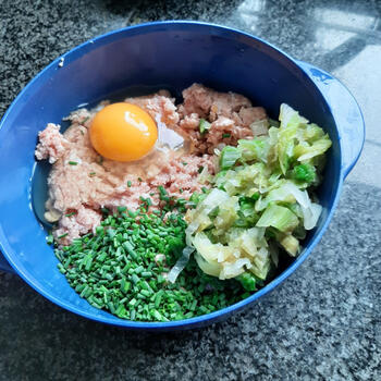 Met gehakt gevulde spitskoolbladeren 4