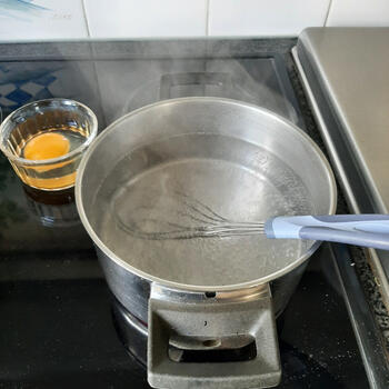 Asperges garen in de magnetron met rijst, gepocheerd ei en botersaus 2