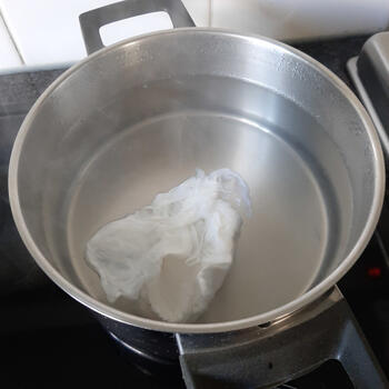 Asperges garen in de magnetron met rijst, gepocheerd ei en botersaus 3