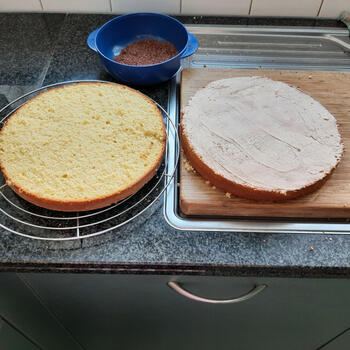 Boterroomtaart met macarons 2