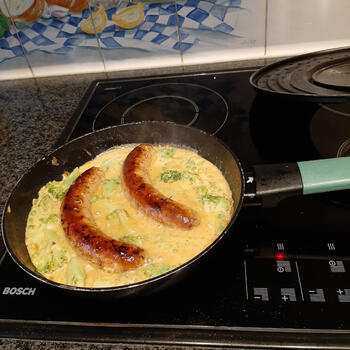 Braadworst met erwten, broccoli en aardappelpuree 4