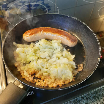 Braadworst met spitskool en aardappelen 3