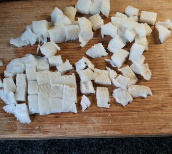 Cannelloni gevuld met vis en gemengde groenten, saus en scampi 6