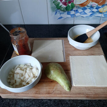 Driehoeken of perenflappen van bladerdeeg 2