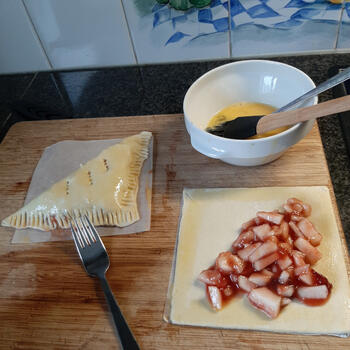 Driehoeken of perenflappen van bladerdeeg 3