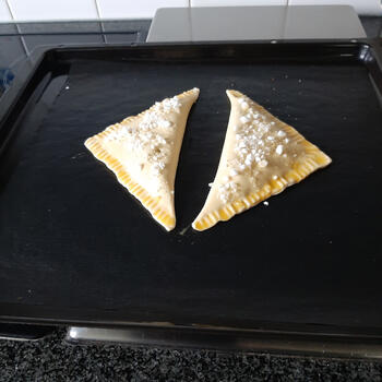 Driehoeken of perenflappen van bladerdeeg 4