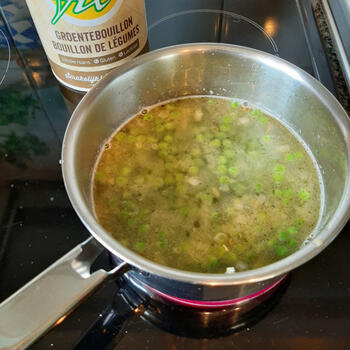Gebakken zalm met asperges en erwtencoulis 4