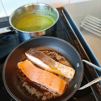 Gebakken zalm met asperges en erwtencoulis 7