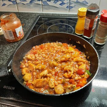 Gevulde wraps met kip, paprika en witte bonen 5