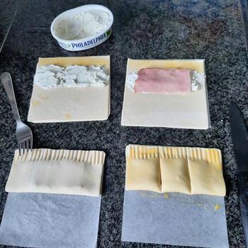 Hapje van bladerdeeg, kruidenkaas en ham 2