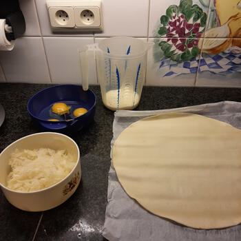 Hartige taart of quiche met witte kool 3