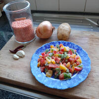 Kippensoep met rode linzen. Turkse soep Kirmizi mercimekli tavuk corbasi 2