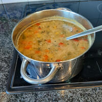 Kippensoep met rode linzen. Turkse soep Kirmizi mercimekli tavuk corbasi 8