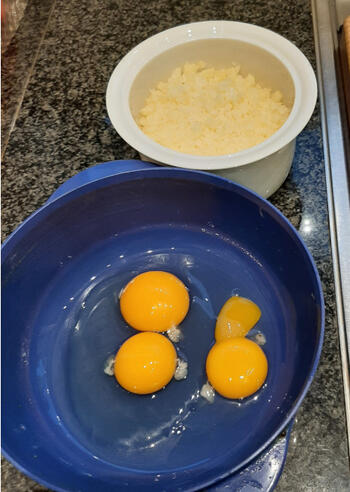 Macaroni carbonara met courgettesliertjes en spek 6