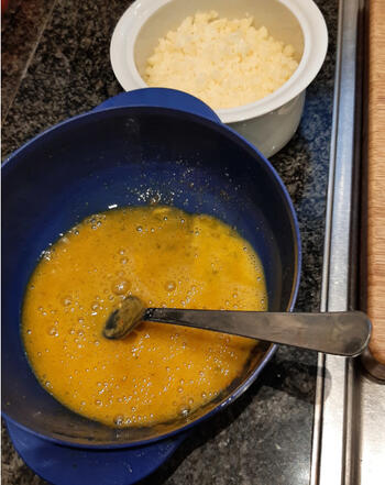 Macaroni carbonara met courgettesliertjes en spek 7