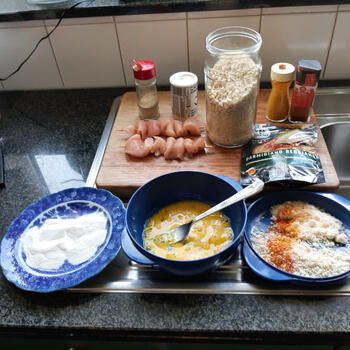 Met Parmezaan gepaneerde kippenspiesjes 4