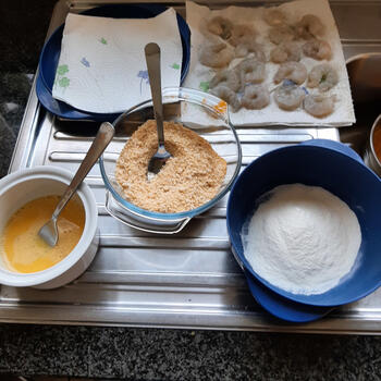 Noedels met gepaneerde scampi en pittige mangosaus 7