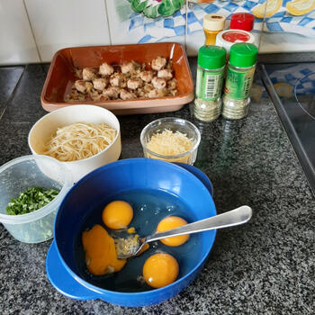 Ovenschotel alla carbonara met gehaktballetjes en pasta 5