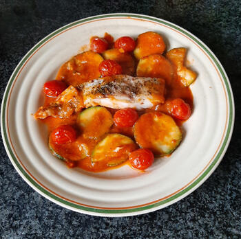 Ovenschotel met kabeljauwfilet, courgette en tomatensaus 6