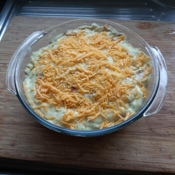 Ovenschotel met knolselder, aardappelen, appel, spek en kaassaus 6