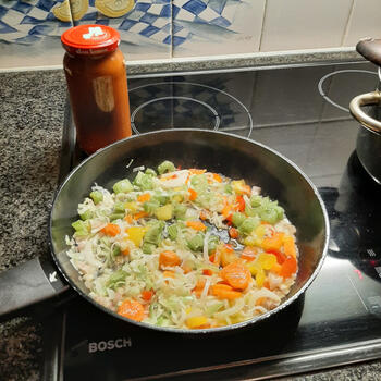 Vegetarische spaghetti met groentjes en tomatensaus 3